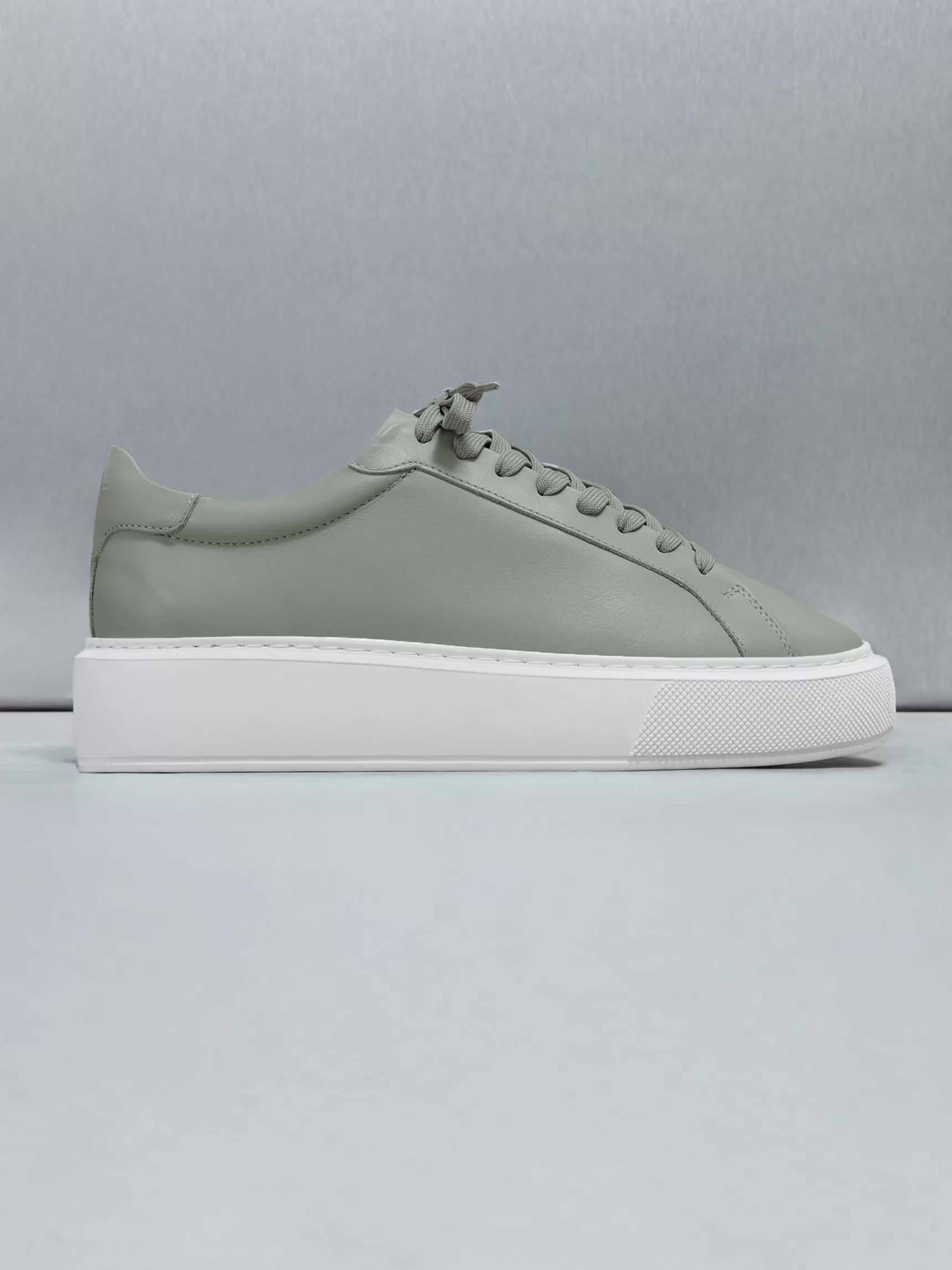 Sale ARNE Essential Leather Trainer - Olive