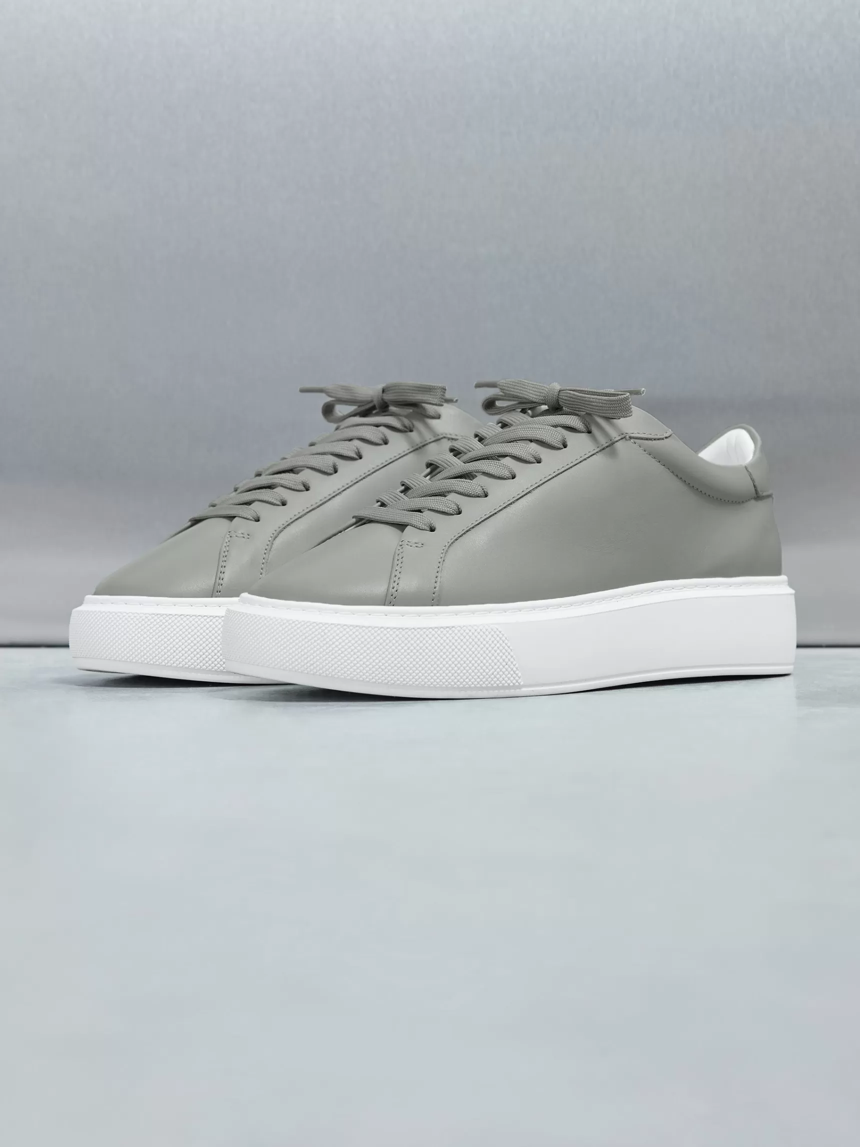 Sale ARNE Essential Leather Trainer - Olive