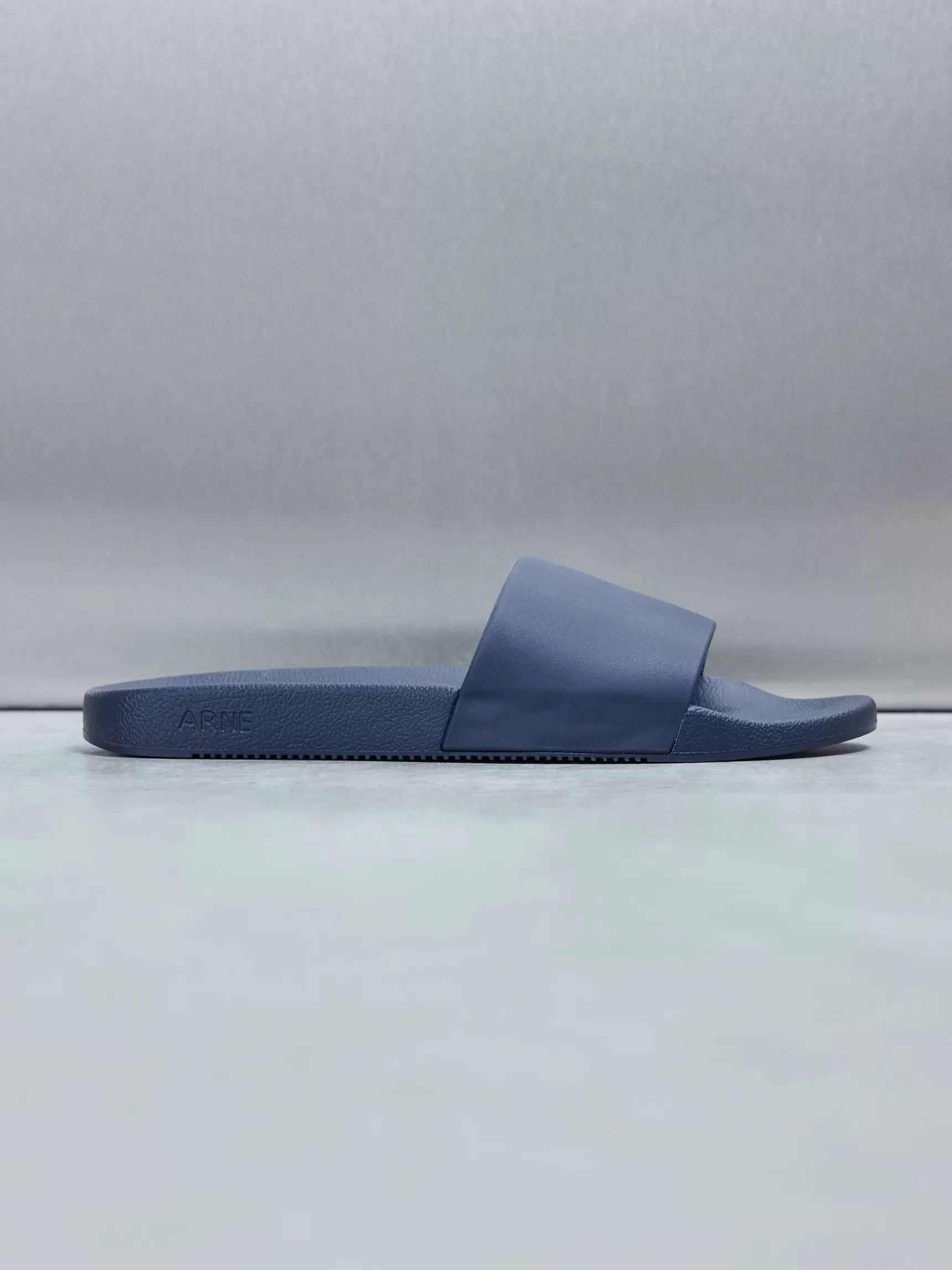 Shop ARNE Essential Slides - Navy