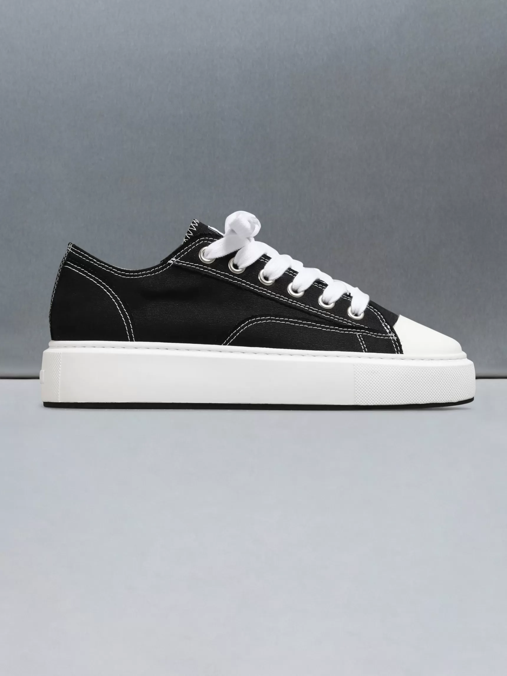 Shop ARNE Homerun - Black White BlackWhite