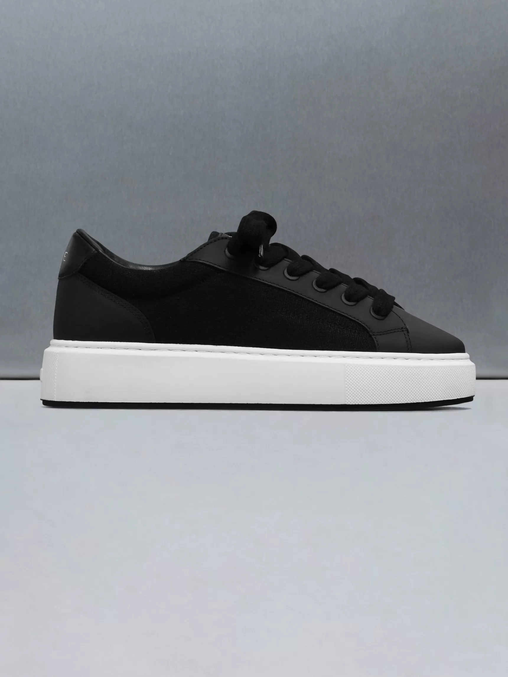 Best Sale ARNE Studio Trainer - Black