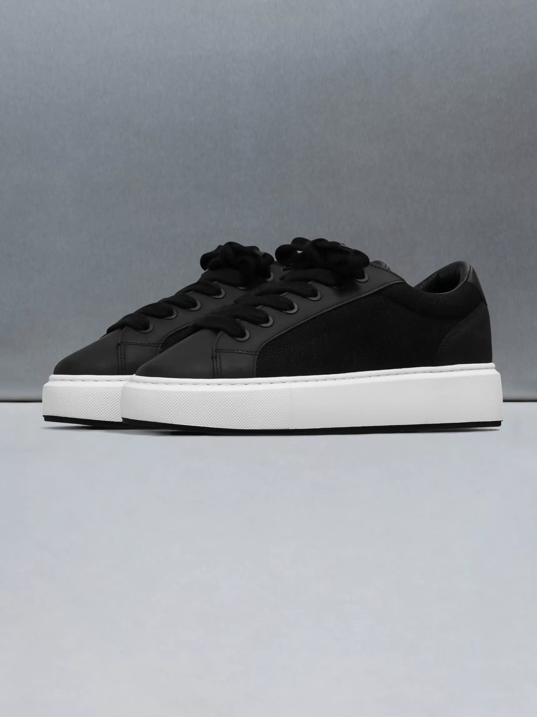 Best Sale ARNE Studio Trainer - Black