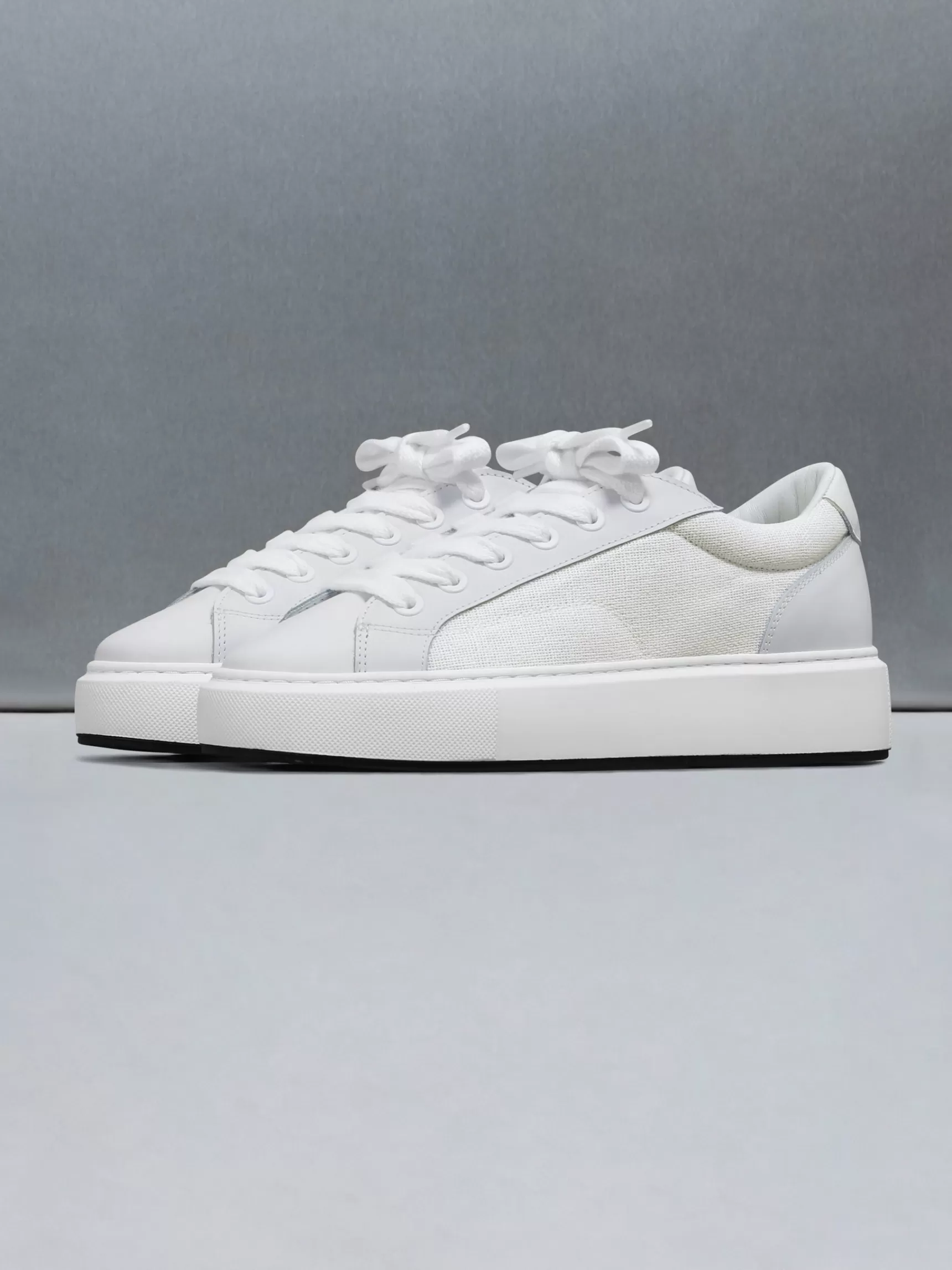 Clearance ARNE Studio Trainer - White